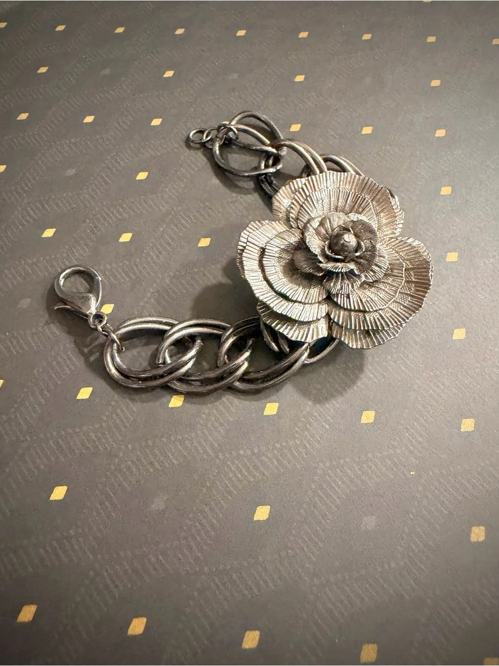 Y2K Black Flower Link Bracelet - Women Jewelry - Picture 3 of 3
